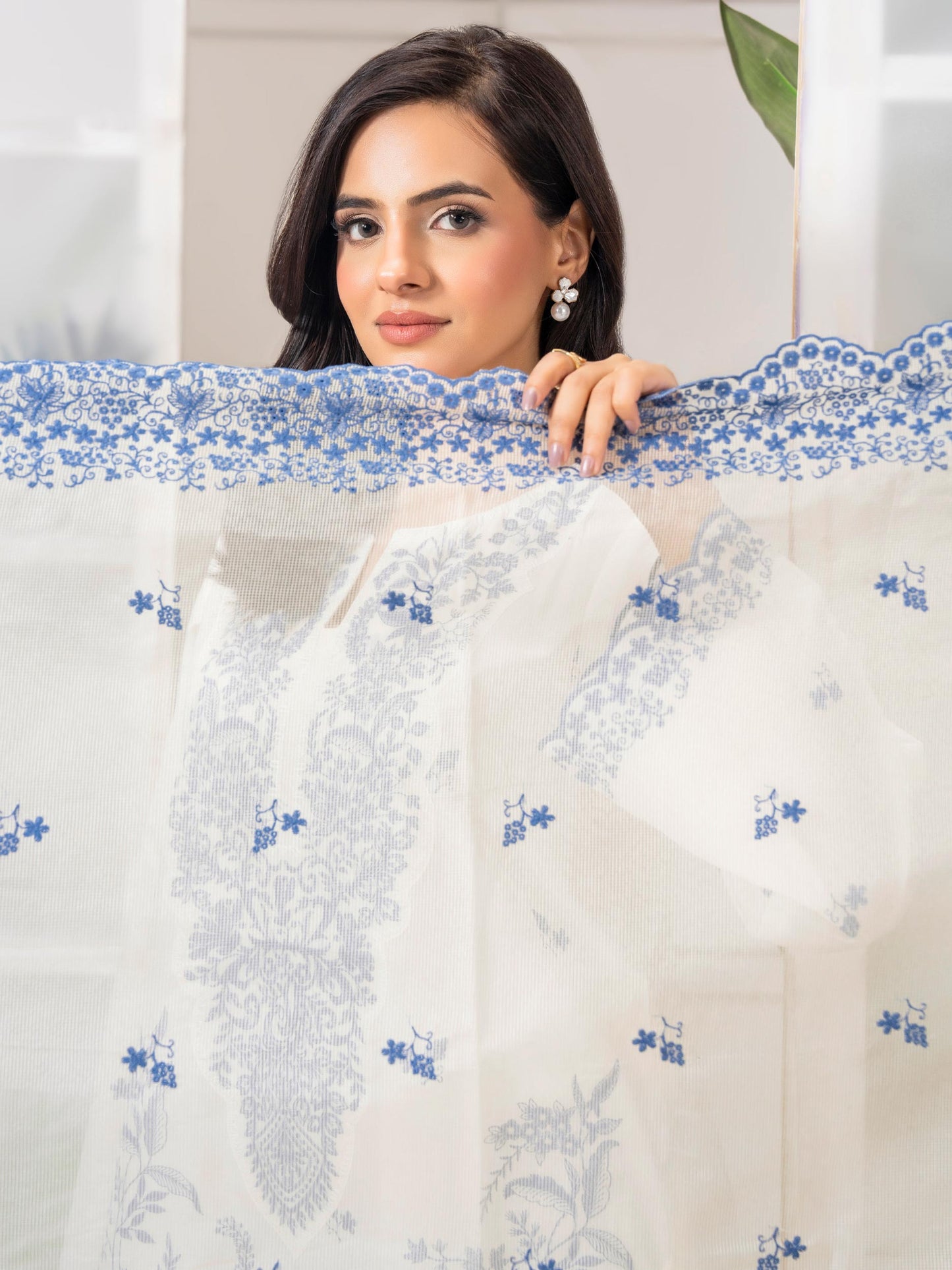 3 Piece Lawn Suit-Embroidered (Pret)