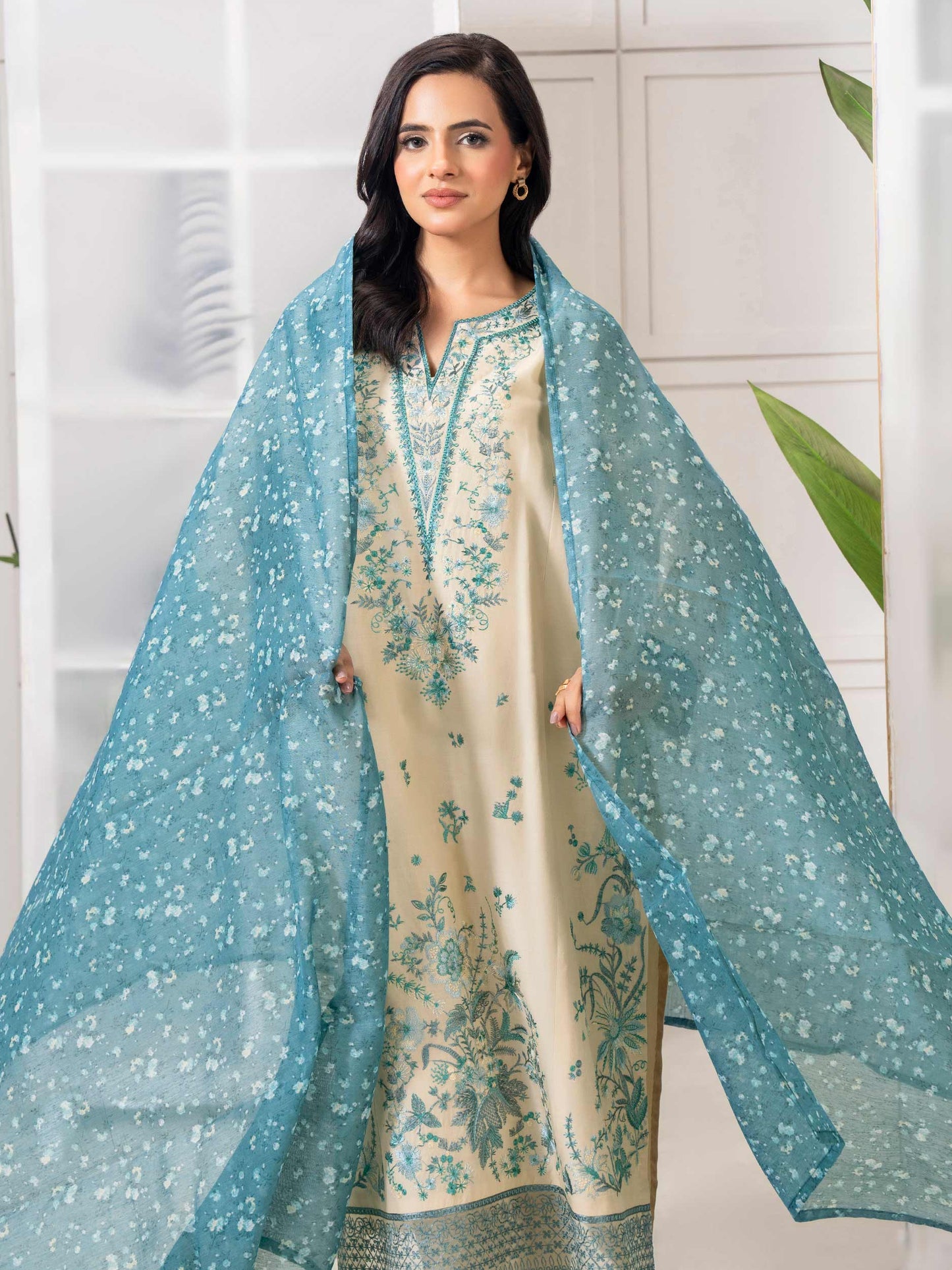 3 Piece Lawn Suit-Embroidered (Pret)