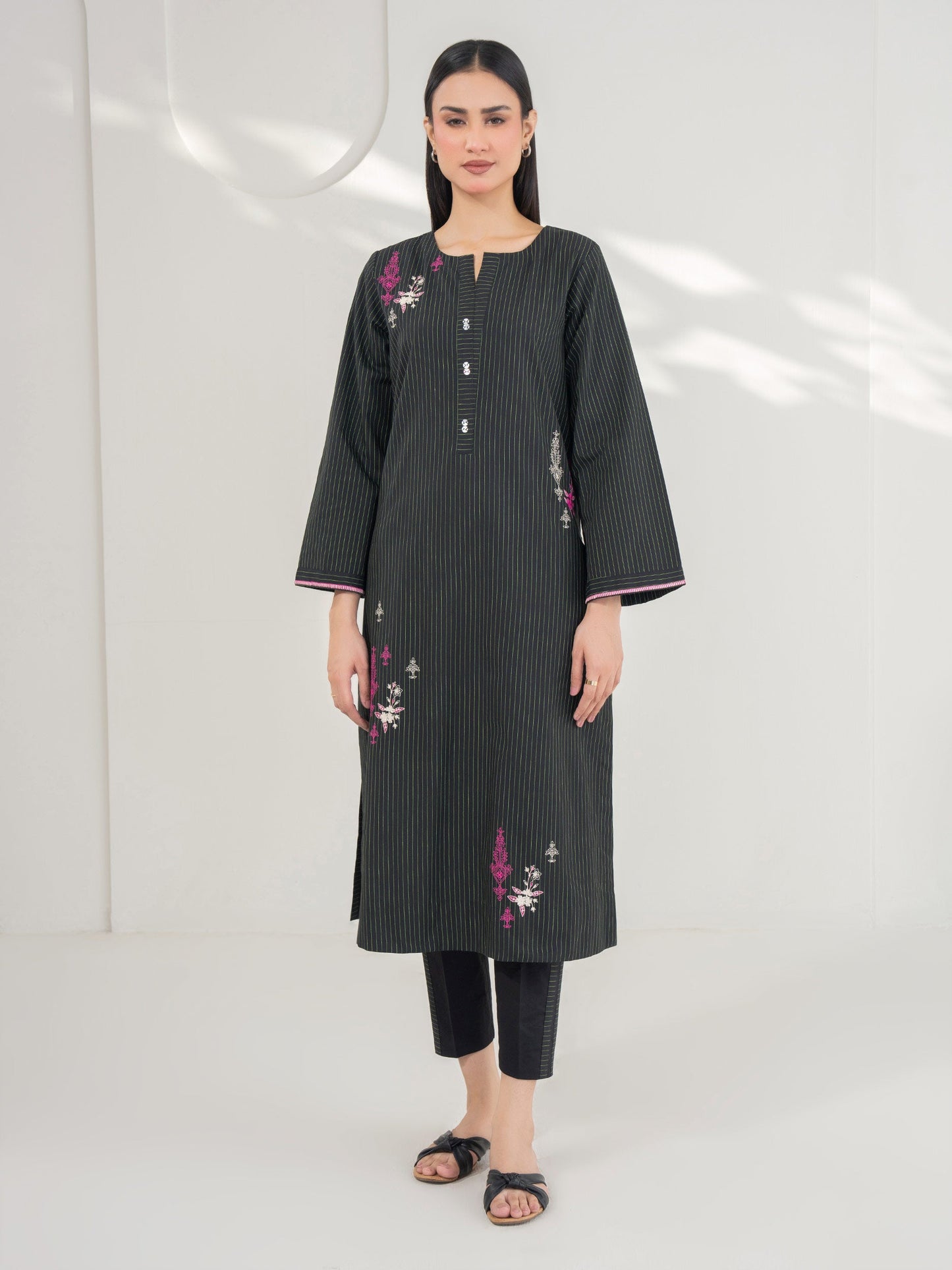 2 Piece Yarn Dyed Suit-Embroidered (Pret)