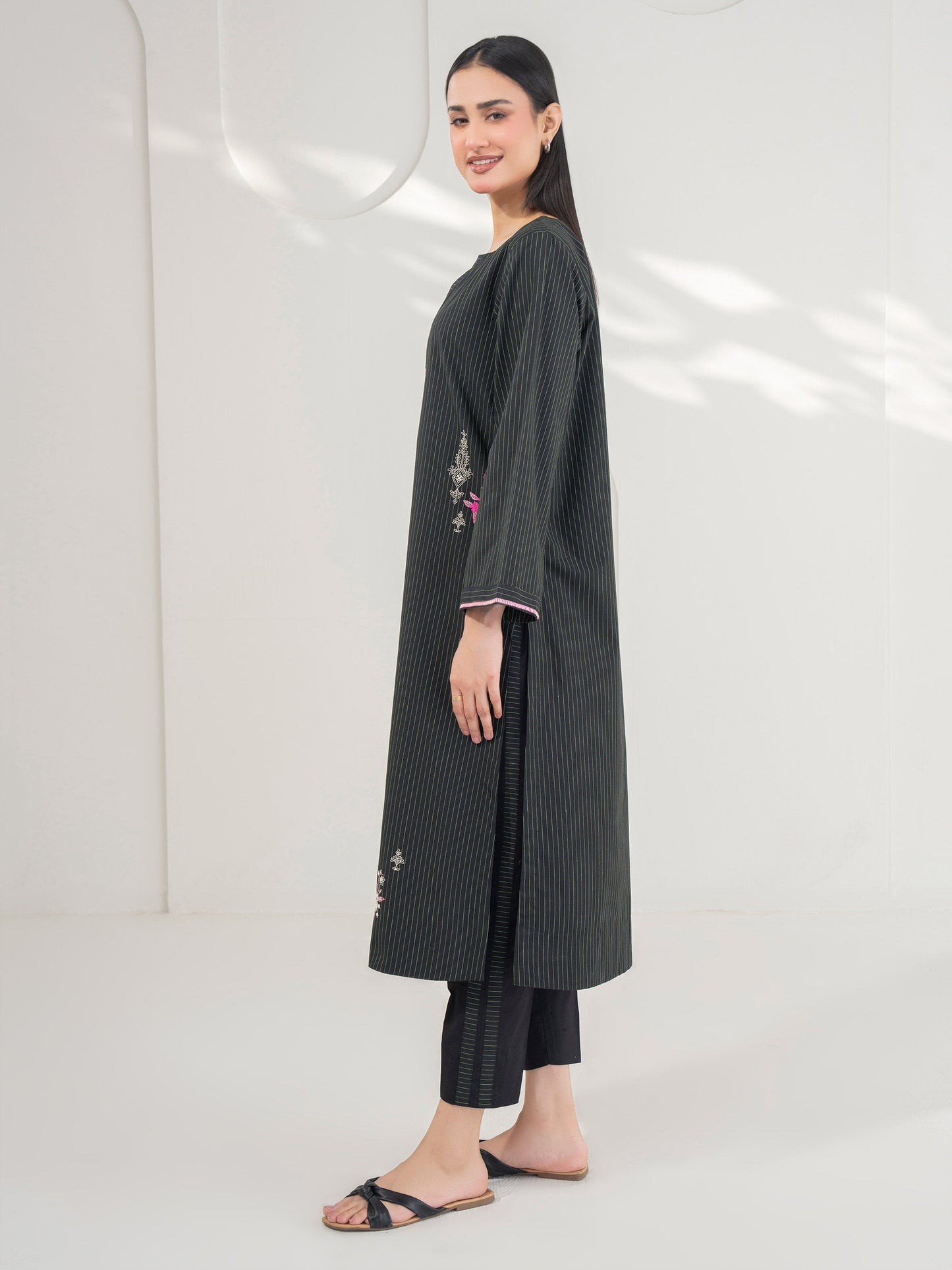 2 Piece Yarn Dyed Suit-Embroidered (Pret)