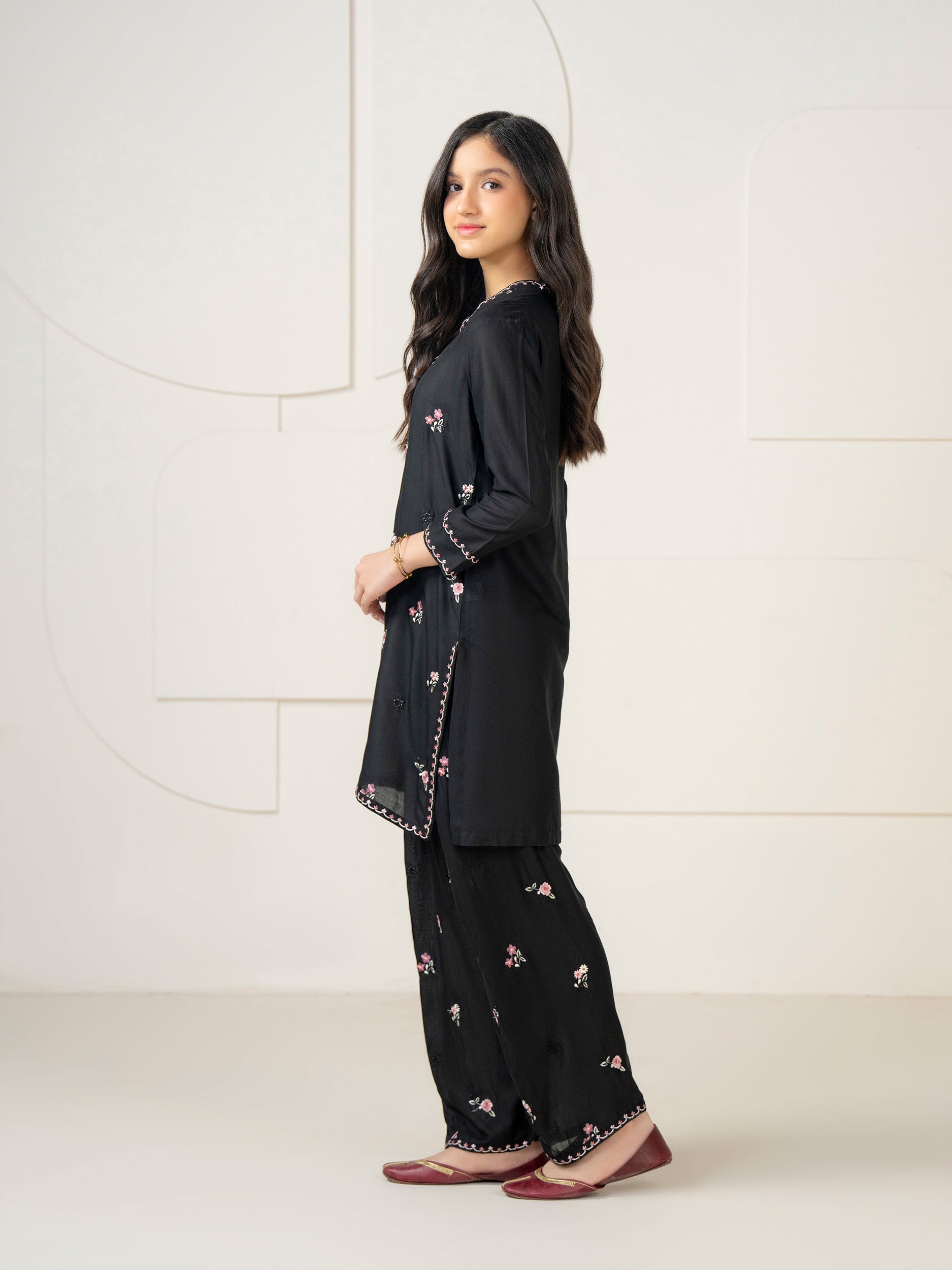 2-piece-lawn-suit-embroidered