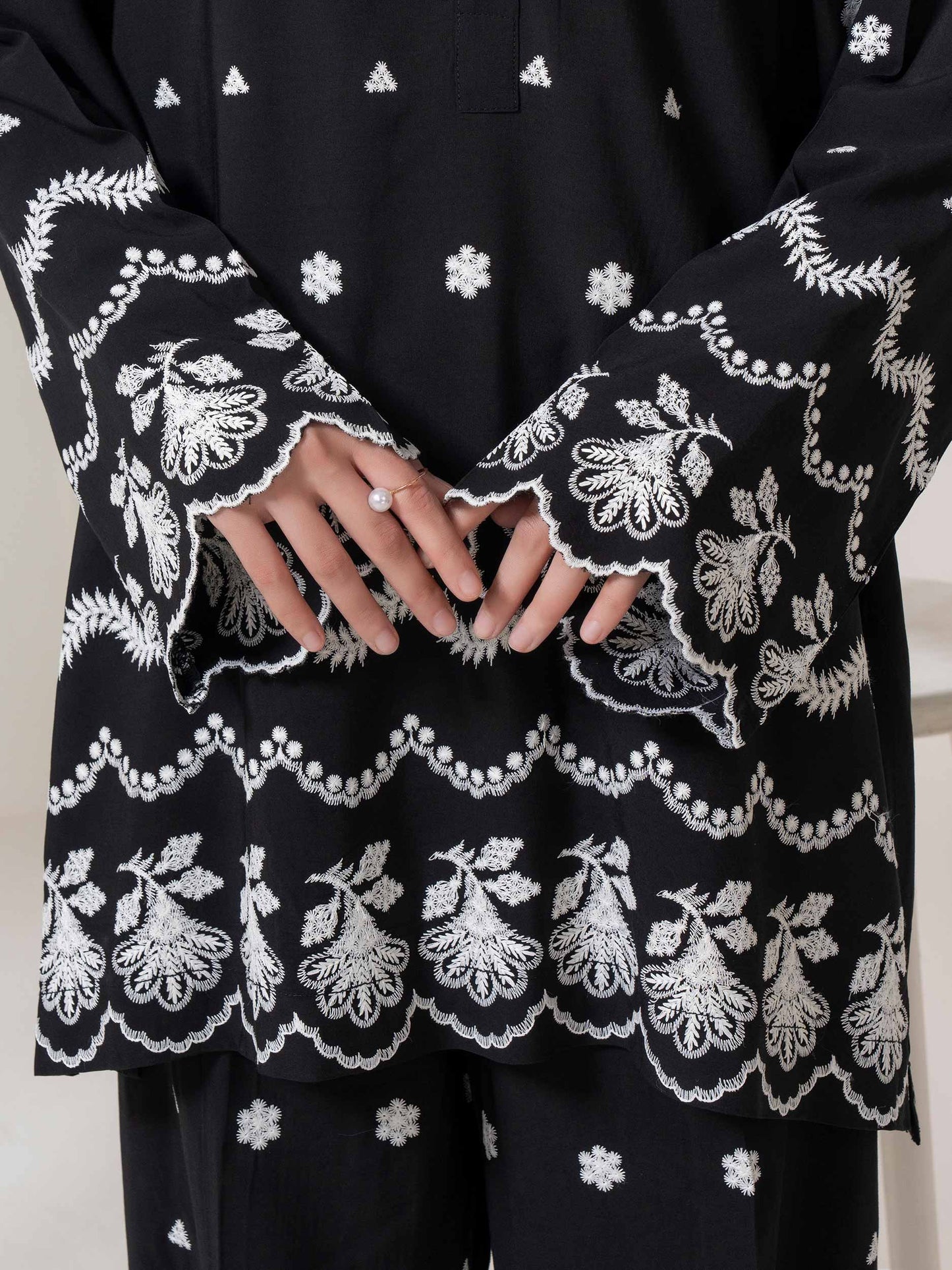 Linen  Co-Ord-Embroidered (Pret)