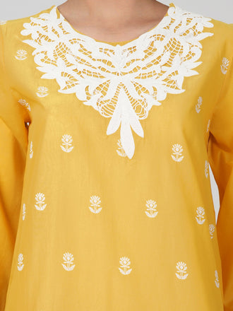 2-piece-lawn-suit--embroidered-(pret)