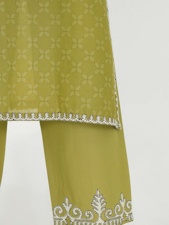 2-piece-lawn-suit--embroidered-(pret)