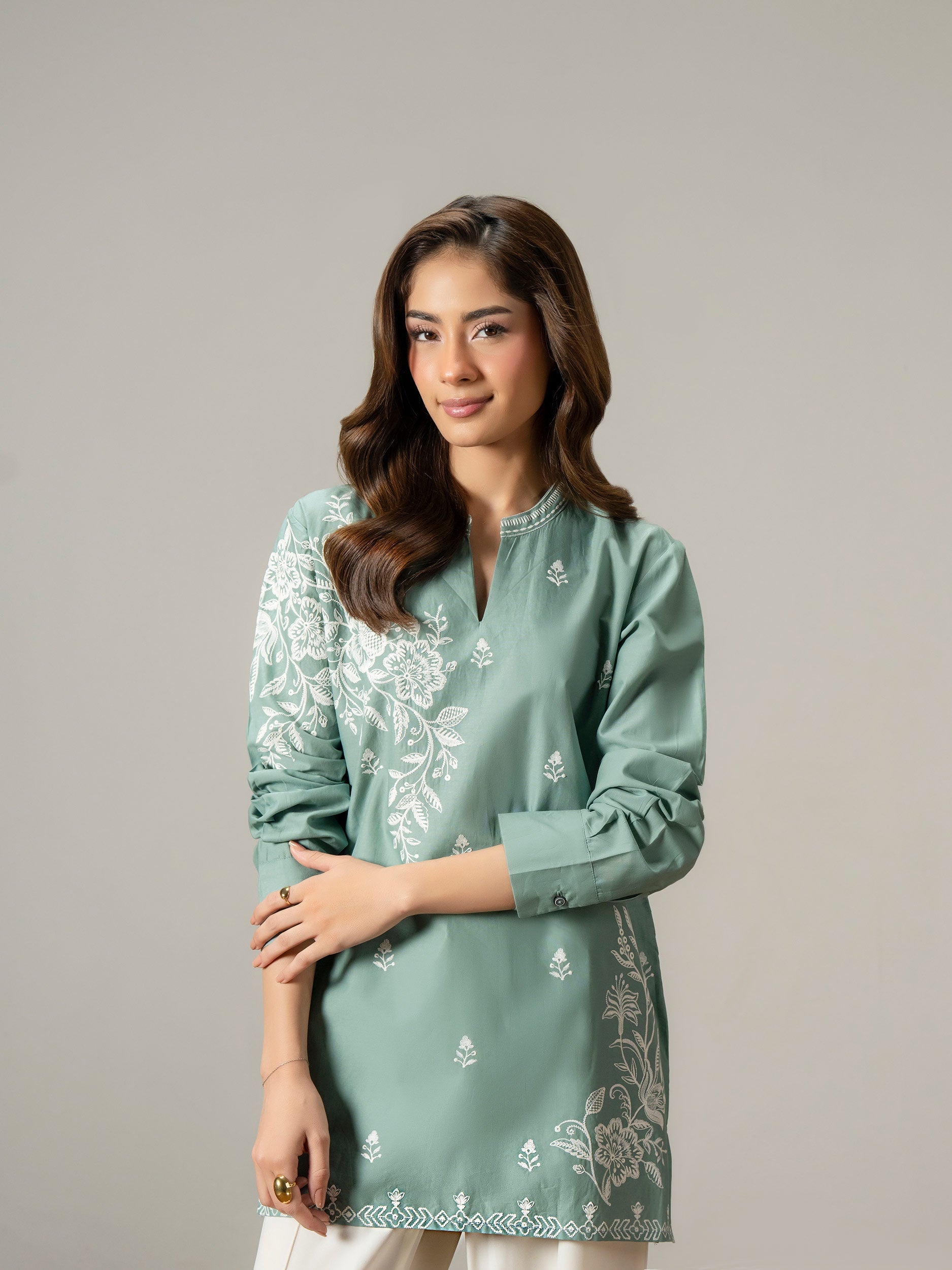 cambric-kurti-embroidered-(pret)