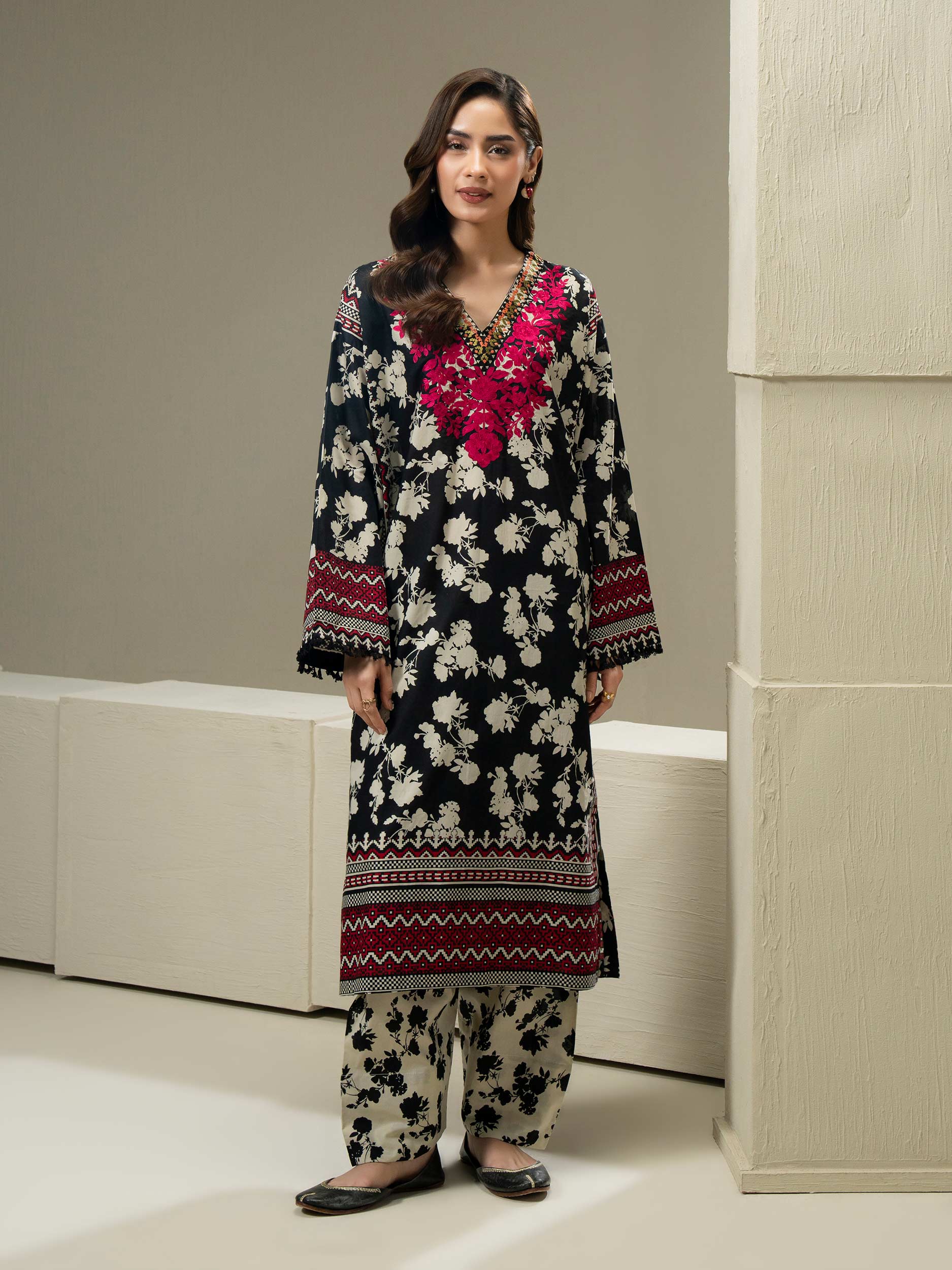 2-piece-cambric-suit-embroidered-(pret)