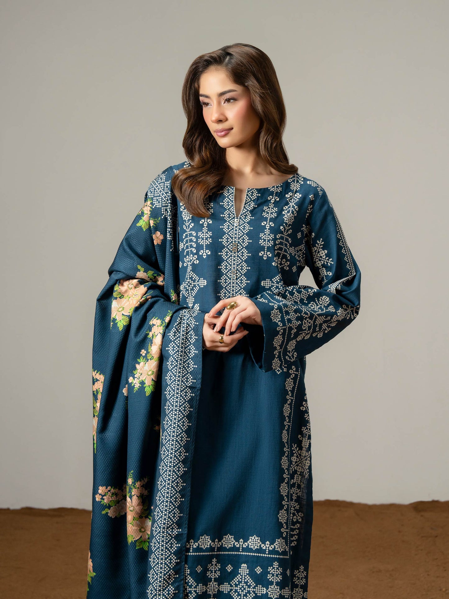 3 Piece Khaddar Suit-Paste Print (Pret)
