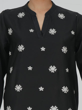 2-piece-silk-suit--embroidered-(pret)