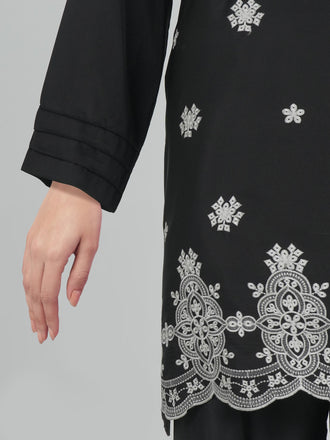 2-piece-silk-suit--embroidered-(pret)