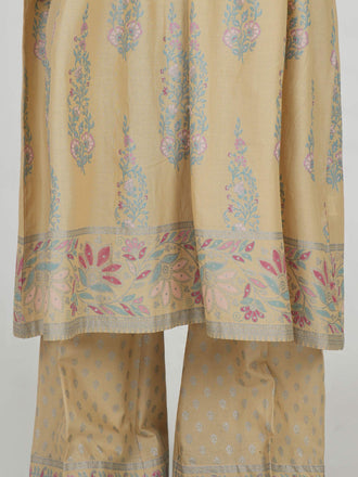 2-piece-lawn-suit--embroidered-(pret)