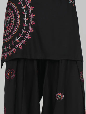 2-piece-viscose-suit--embroidered
