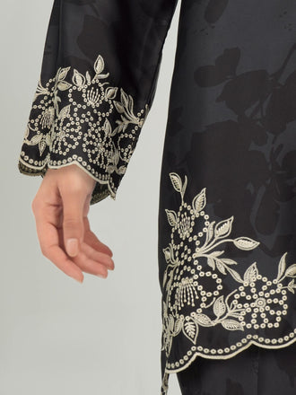 2-piece-silk-suit--embroidered-(pret)