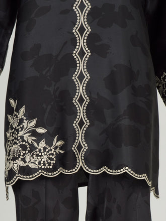 2-piece-silk-suit--embroidered-(pret)