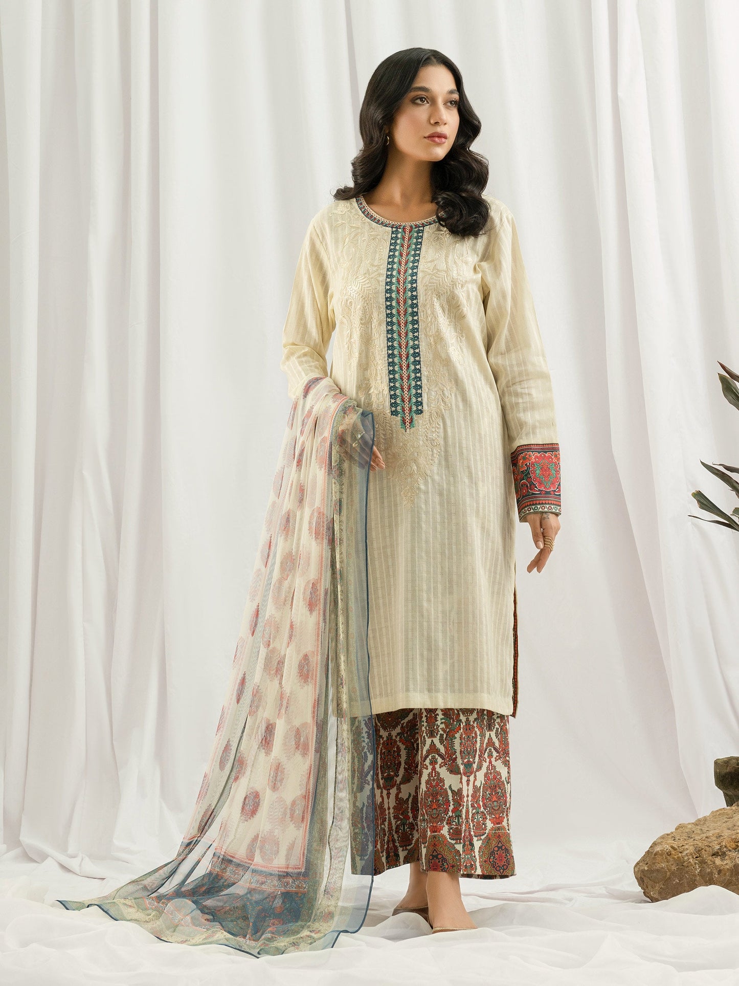 3 Piece Texture Lawn Suit- Embroidered (Pret)