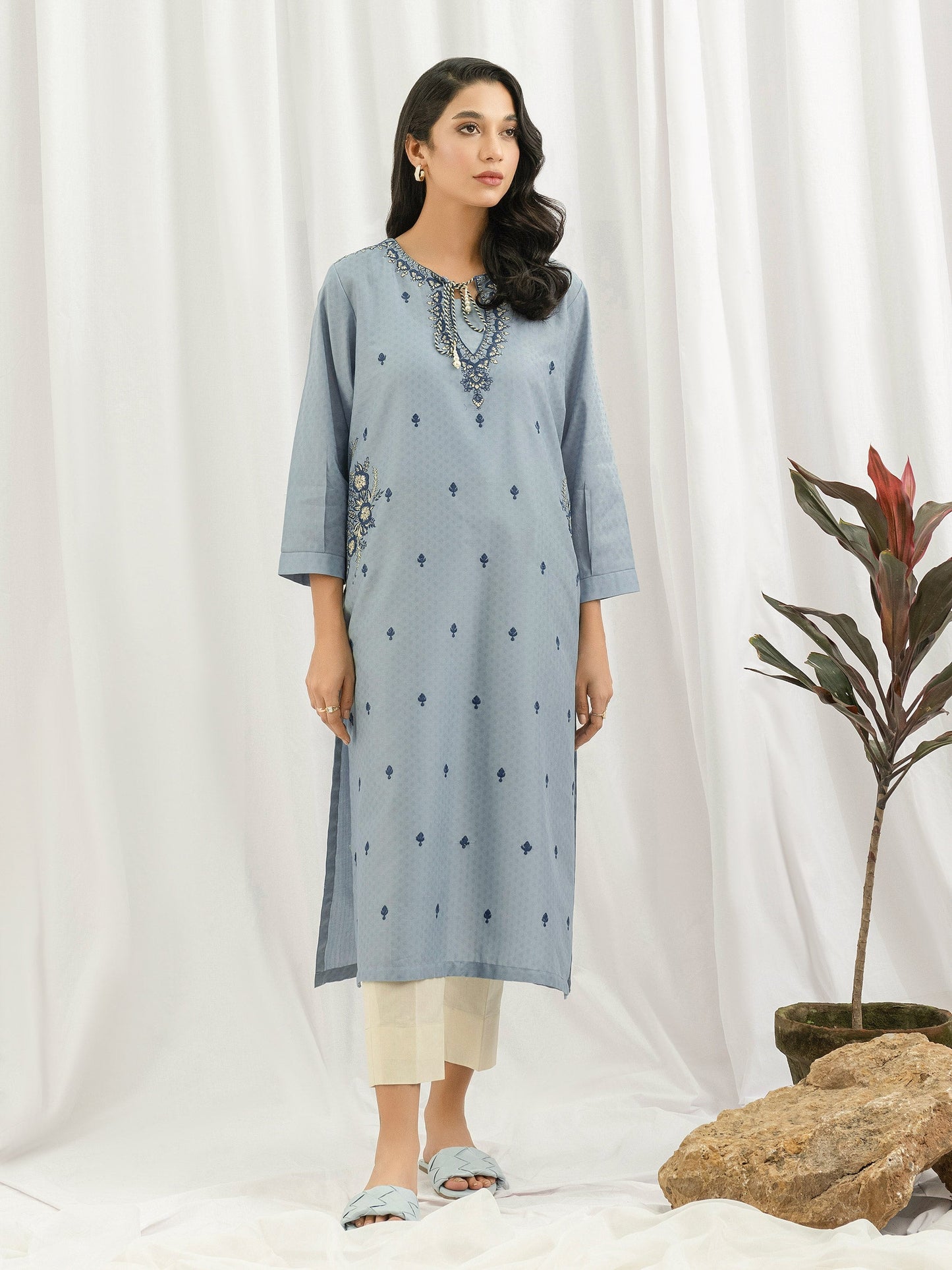 Texture Lawn Shirt- Embroidered (Pret)