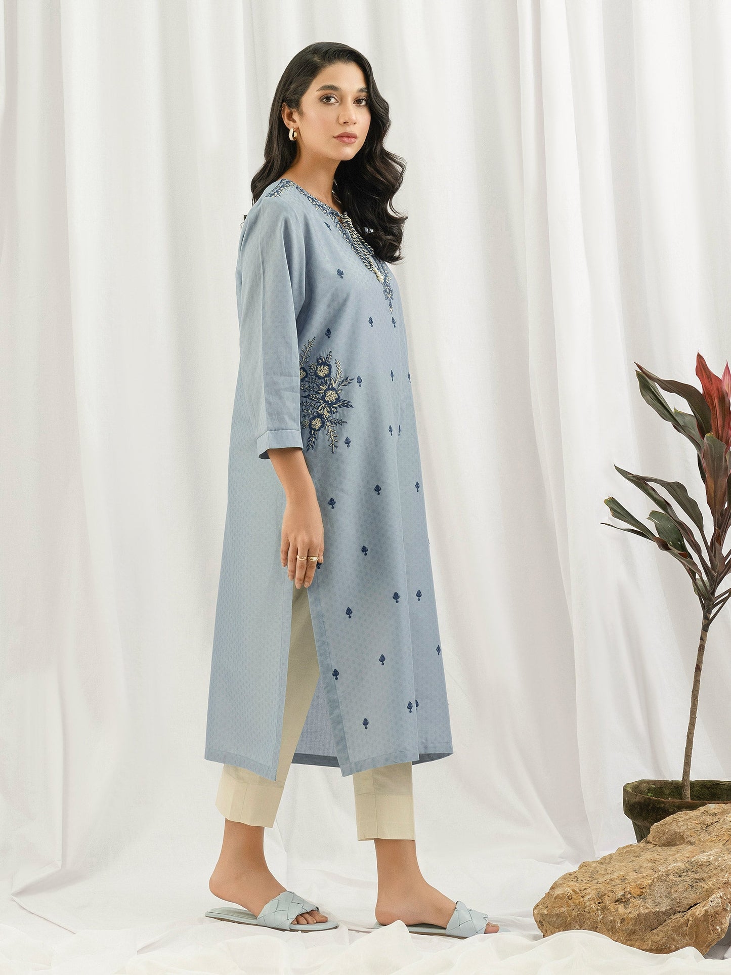 Texture Lawn Shirt- Embroidered (Pret)