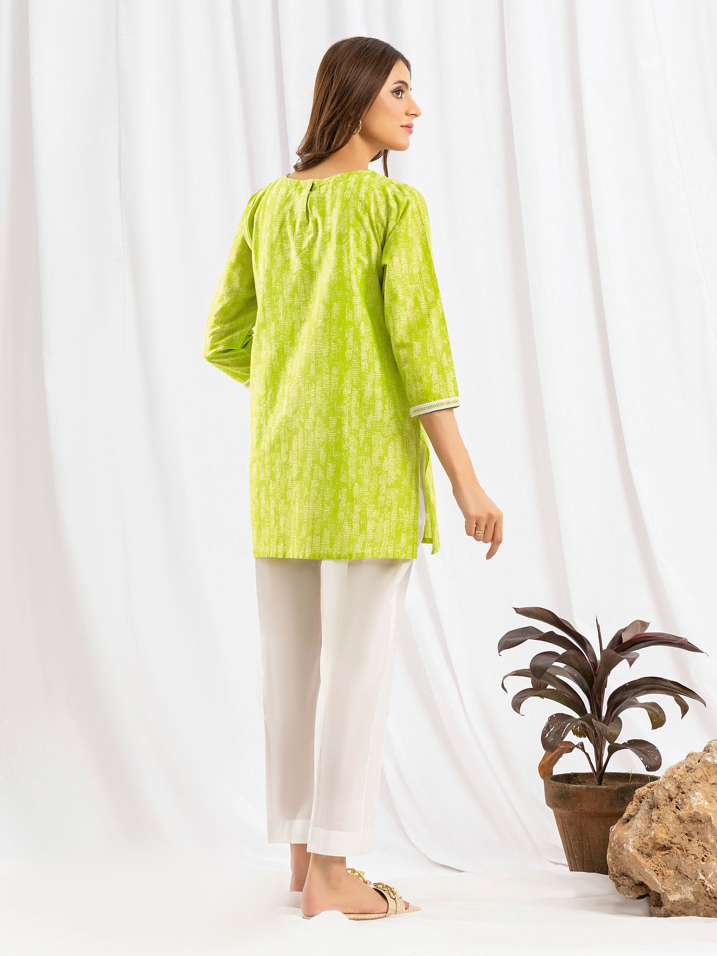 Cambric Kurti-Embroidered (Pret)