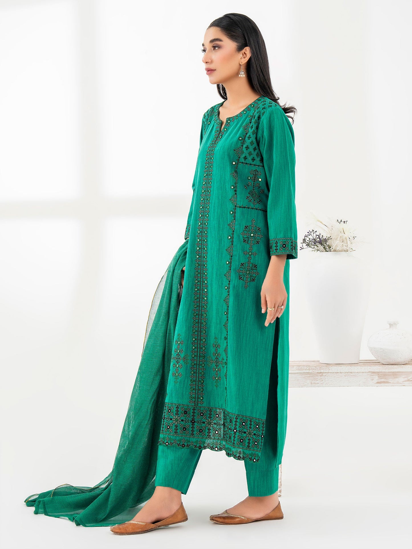 3 Piece Yarn Dyed Suit-Embroidered (Pret)