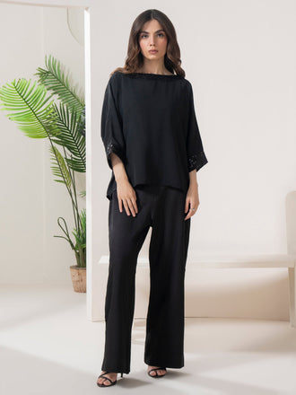 embroidered-grip-top