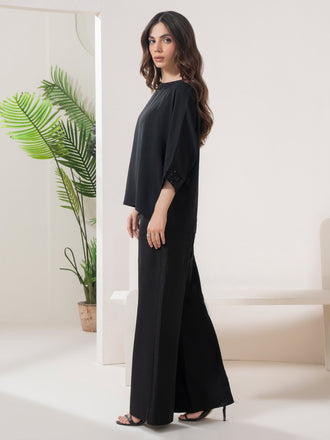 embroidered-grip-top