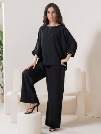 embroidered-grip-top