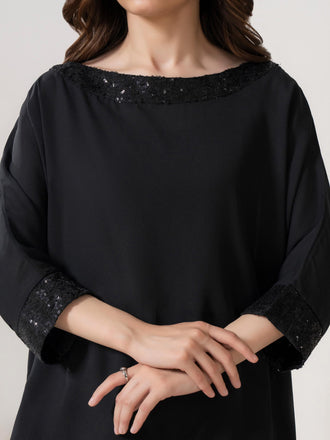 embroidered-grip-top